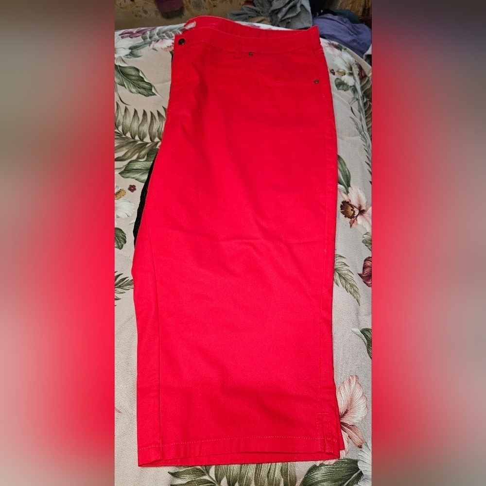 #224 Woman Within- Red Demin Pocket Capri - Size: 28W - Picture 3 of 7